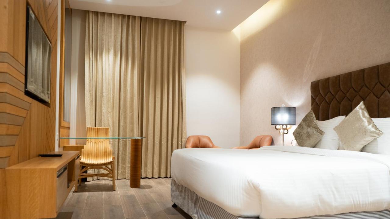 Hotel Clarks Inn Suites Kangra Exterior foto