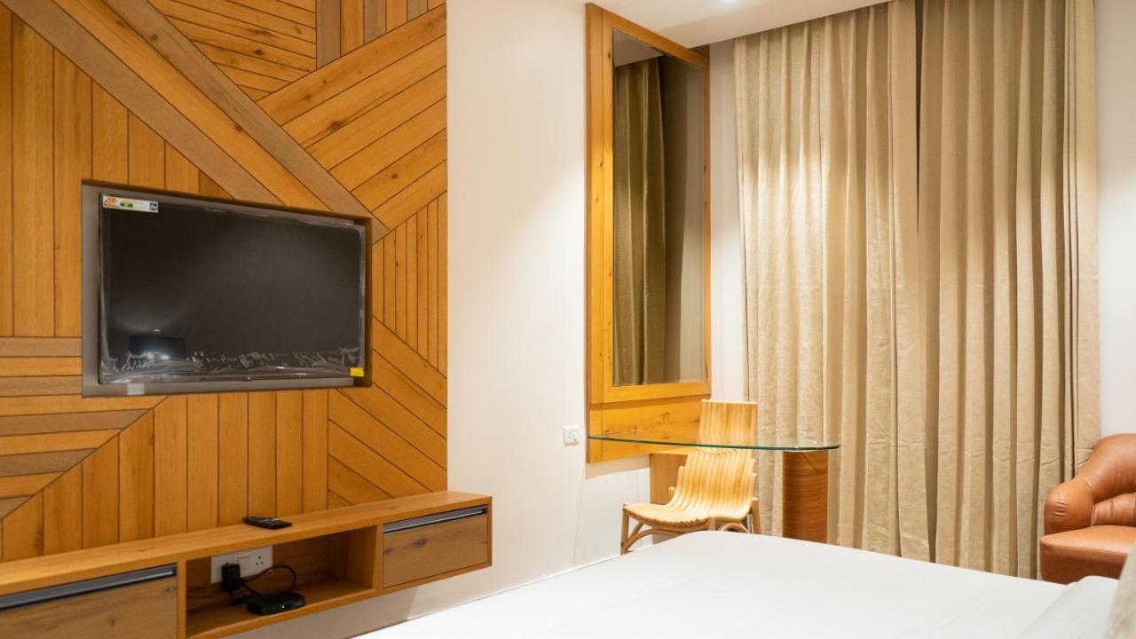 Hotel Clarks Inn Suites Kangra Exterior foto