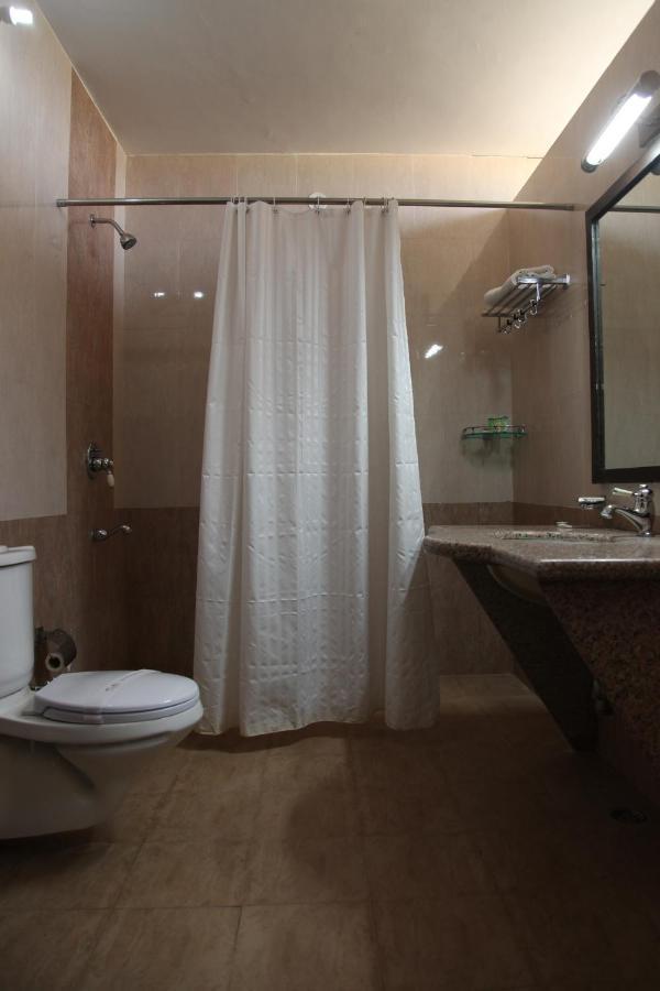 Hotel Clarks Inn Suites Kangra Exterior foto