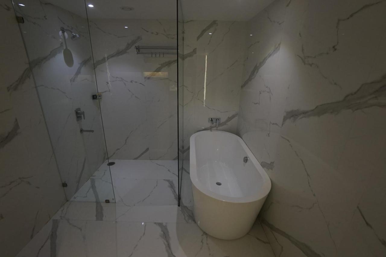 Hotel Clarks Inn Suites Kangra Exterior foto